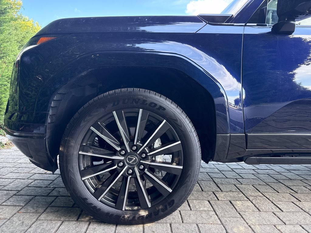 Used 2026 Lexus GX 550 w/ Accessory Package (31) AWD/4WD image 9