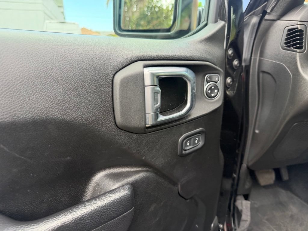 Used 2023 Jeep Wrangler Unlimited Sport AWD/4WD image 19