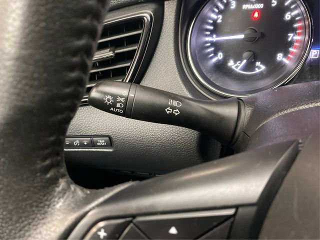 Used 2020 Nissan Rogue SV image 23