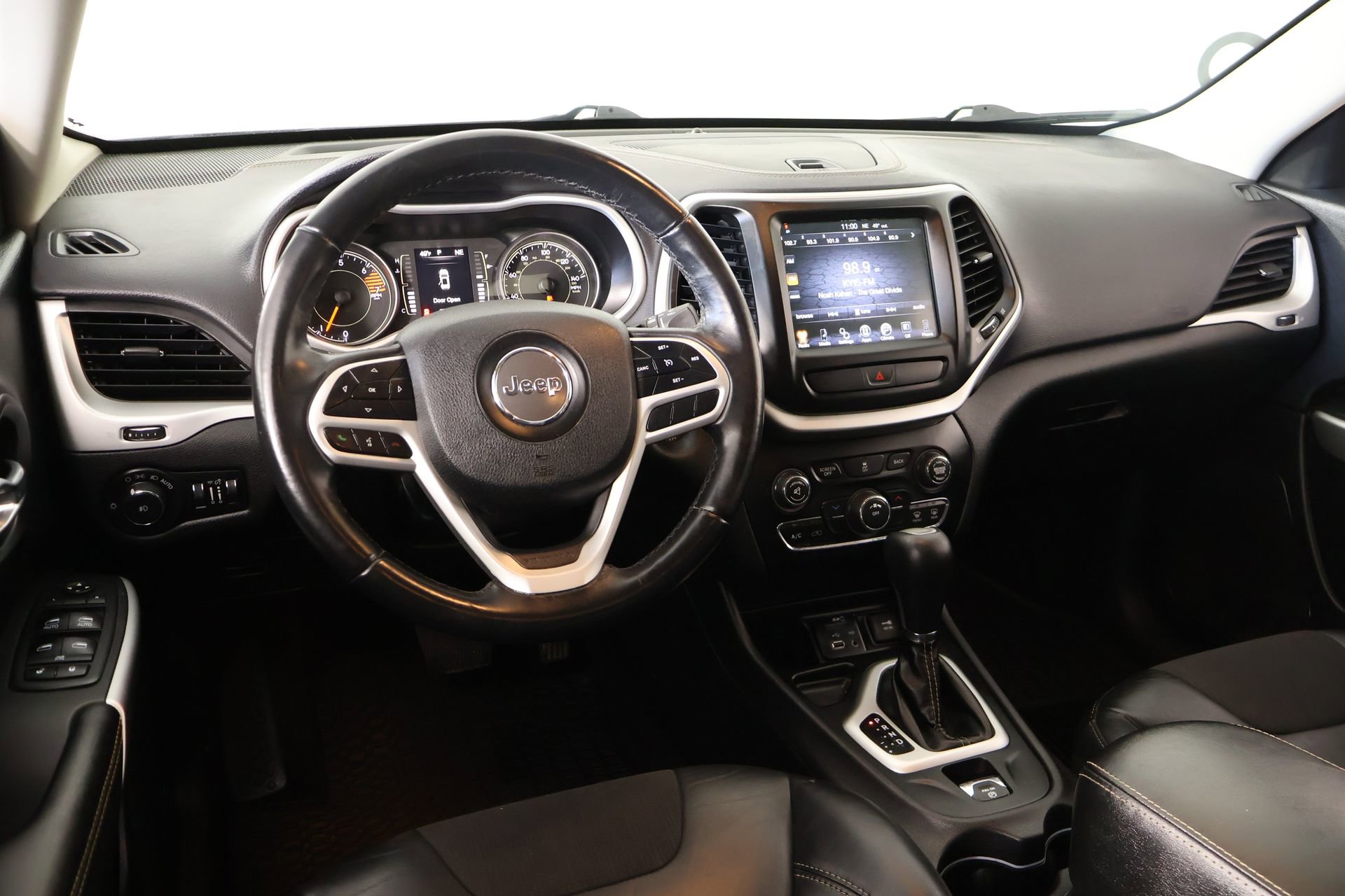 Used 2018 Jeep Cherokee Latitude Plus image 2