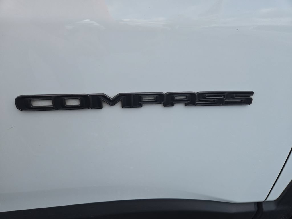 Used 2025 Jeep Compass Trailhawk AWD/4WD image 12