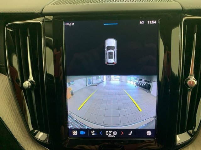 Certified 2022 Volvo XC60 B5 Inscription w/ Climate Package image 16