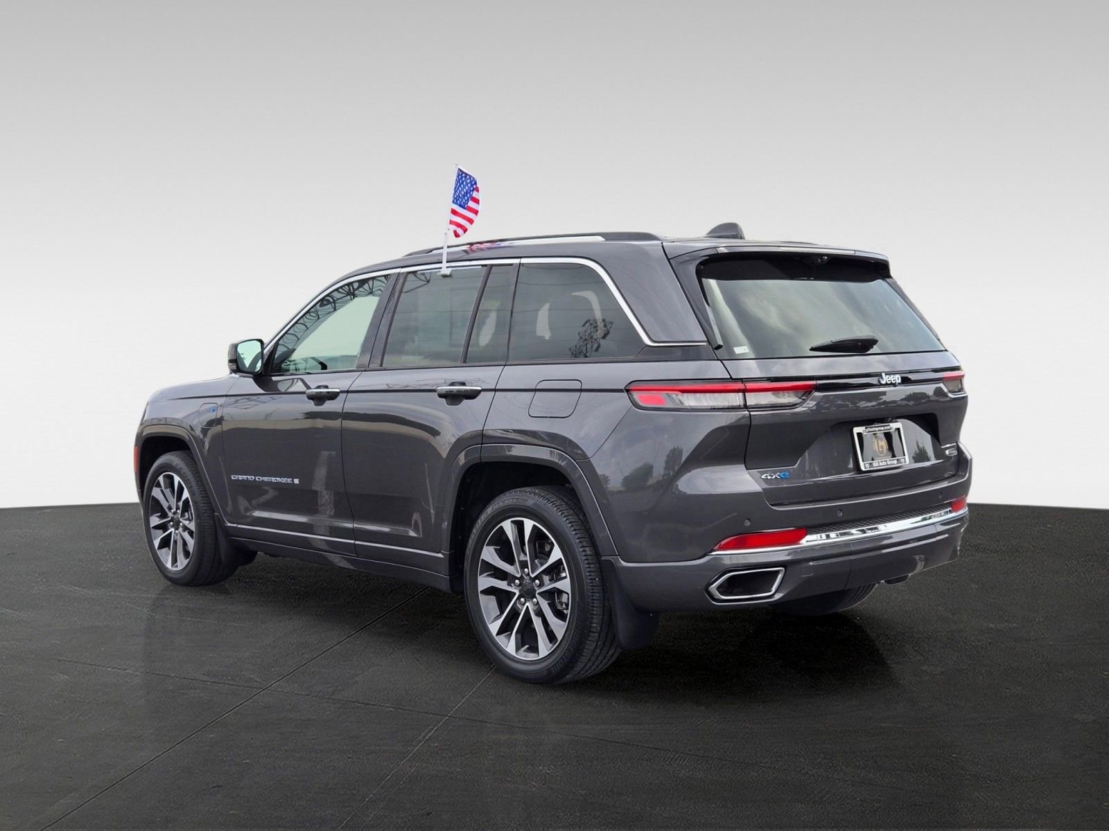 Used 2022 Jeep Grand Cherokee Overland w/ Advanced Protech Group III AWD/4WD image 6