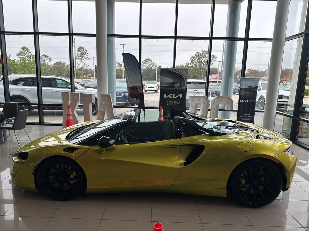 Used 2025 McLaren Artura Spider image 12