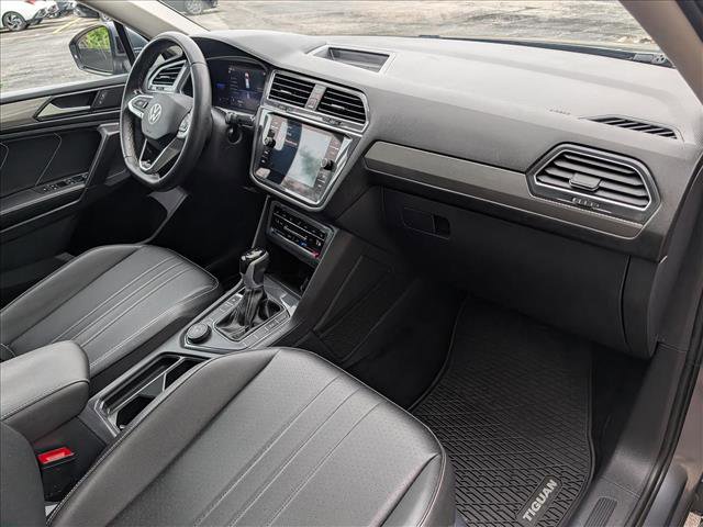 Used 2023 Volkswagen Tiguan SE w/ Panoramic Sunroof Package AWD/4WD image 13