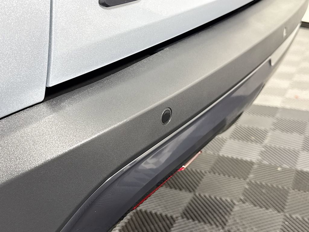 Used 2025 Rivian R1S Adventure image 20