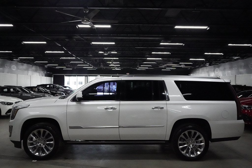 Used 2018 Cadillac Escalade ESV Premium Luxury AWD/4WD image 2