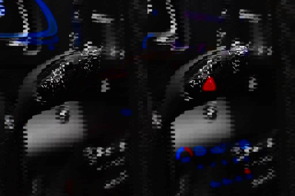 Used 2025 Hyundai Elantra Sport image 38