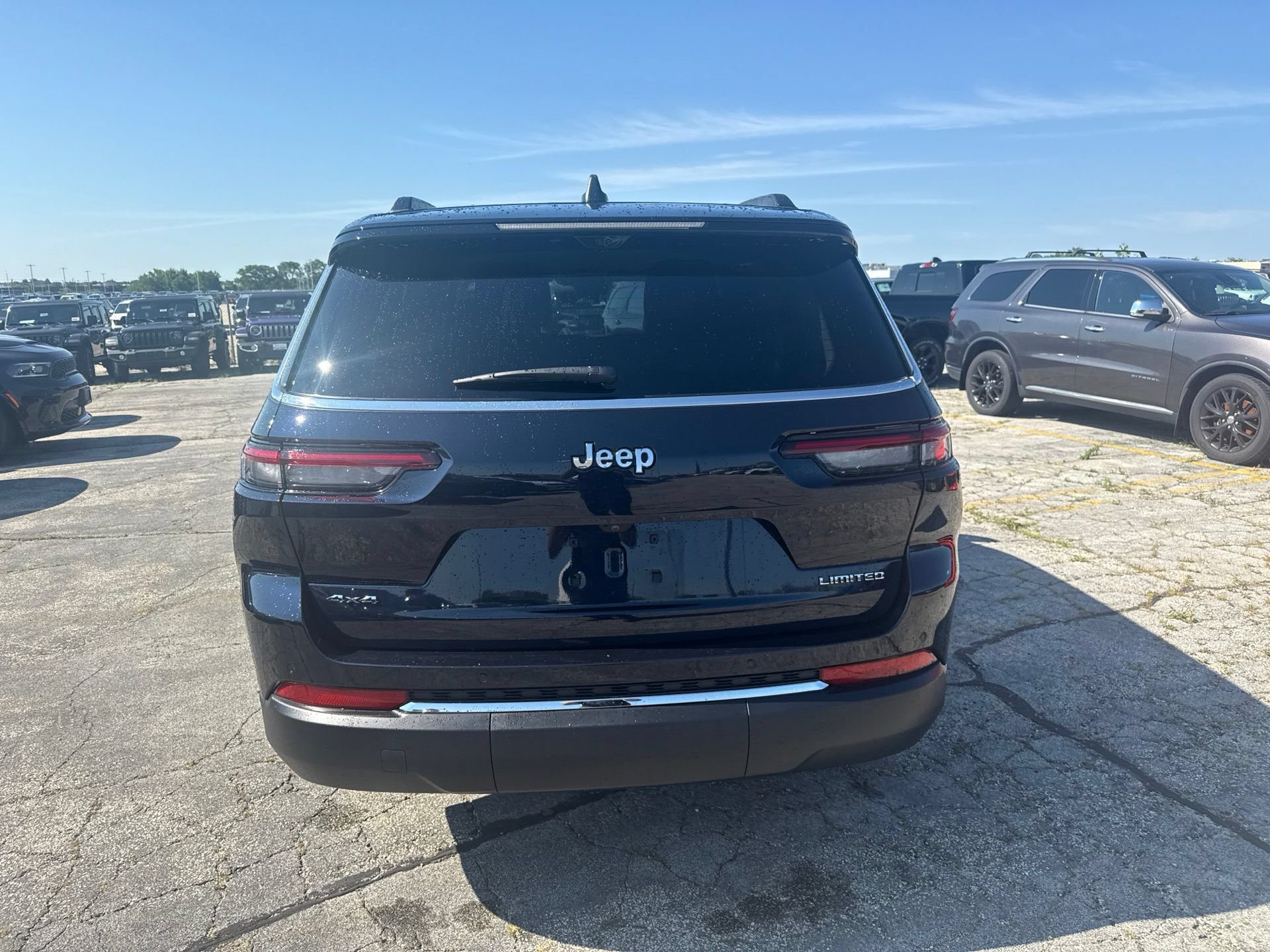 Used 2024 Jeep Grand Cherokee L Limited w/ Luxury Tech Group II AWD/4WD image 7