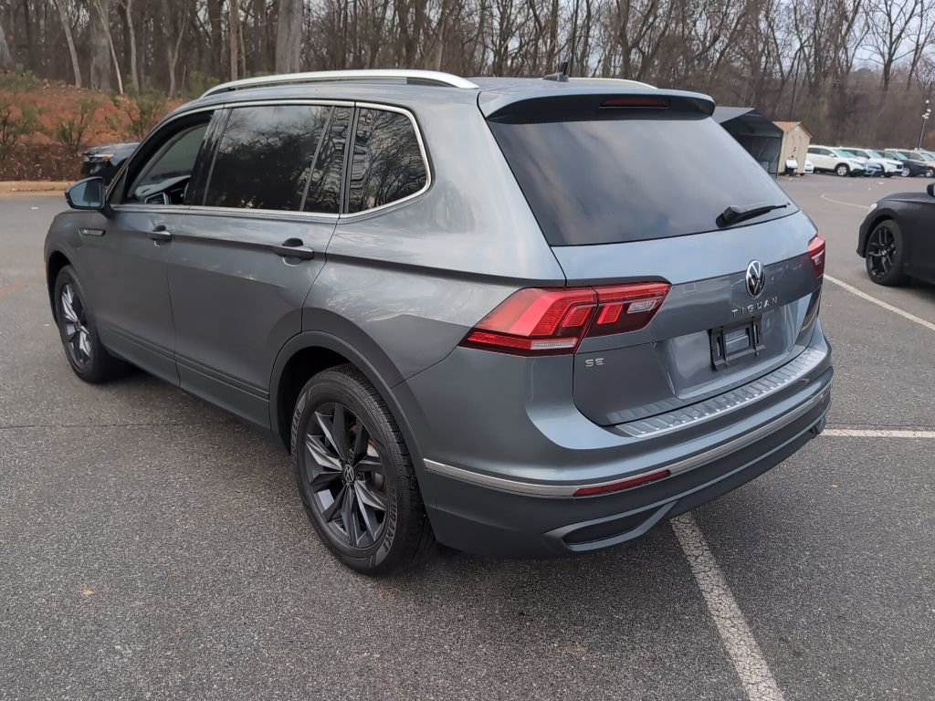 Used 2023 Volkswagen Tiguan SE w/ Panoramic Sunroof Package image 5