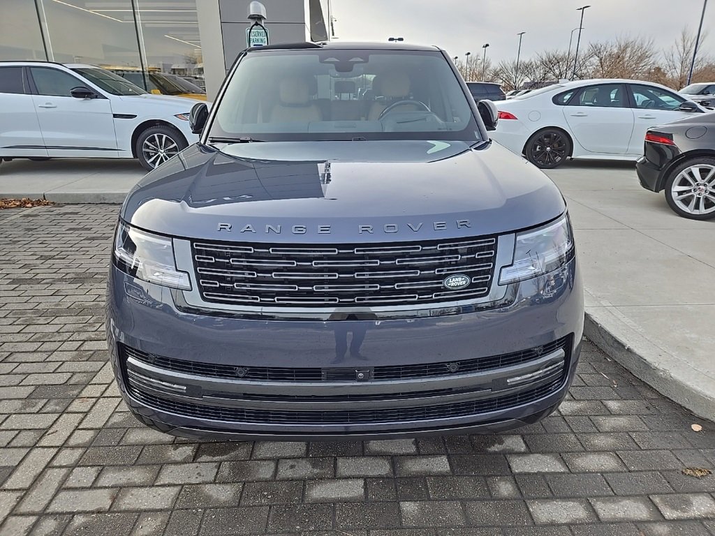 Used 2025 Land Rover Range Rover Long Wheelbase SE image 2