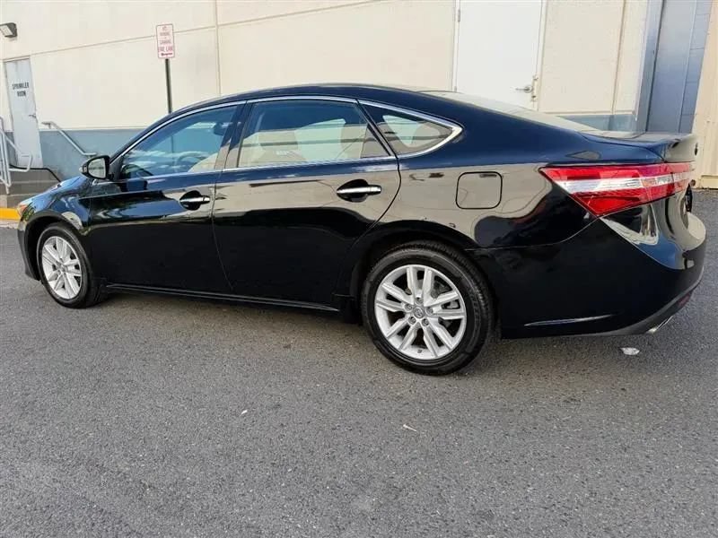 Used 2013 Toyota Avalon XLE Touring FWD image 11