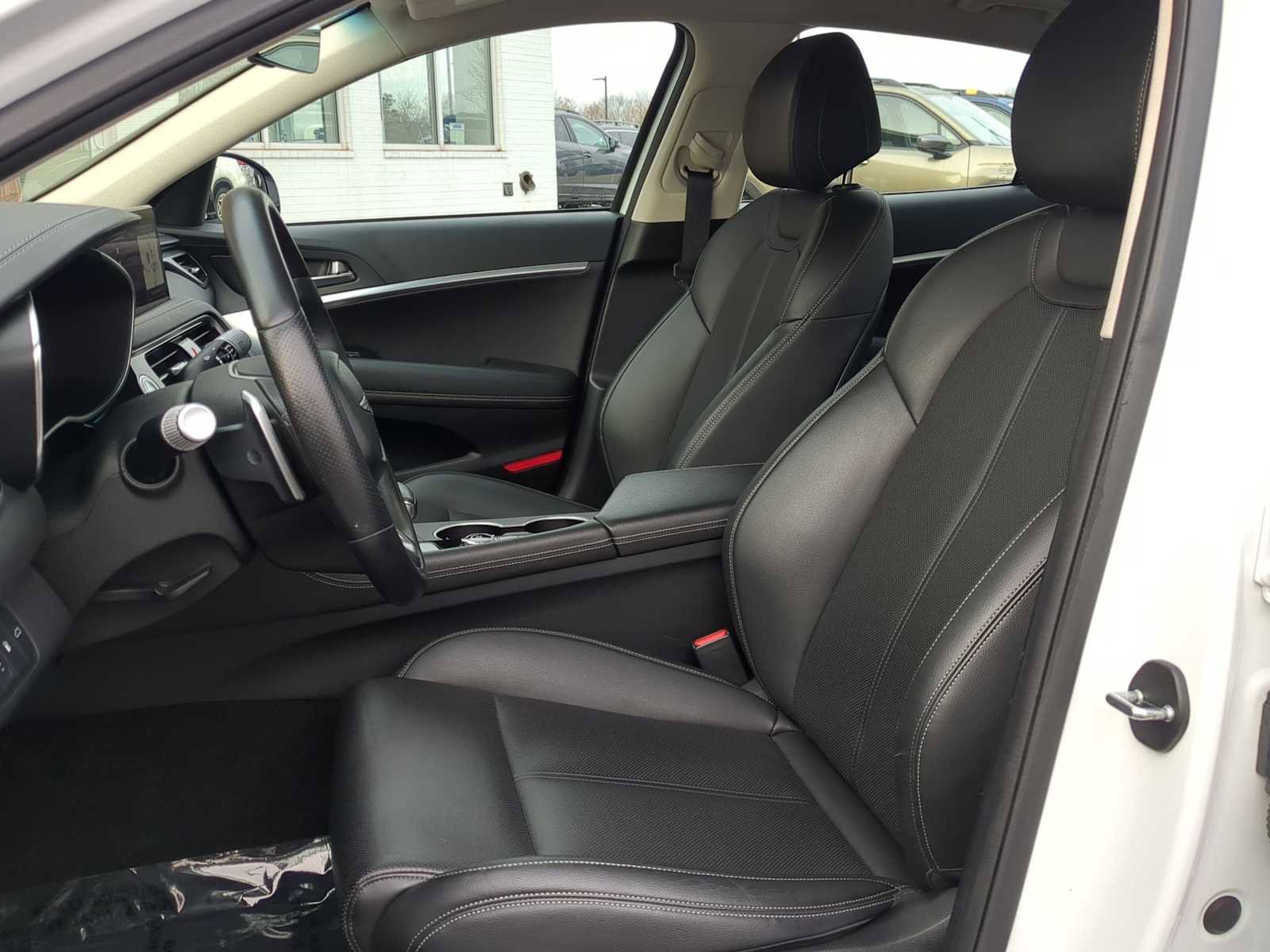 Used 2024 Genesis G70 2.5T image 4