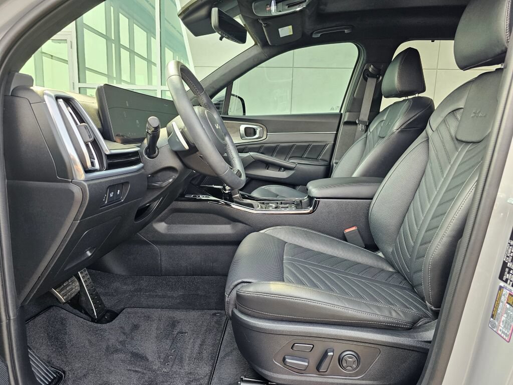 Used 2025 Kia Sorento SX Prestige AWD/4WD image 12