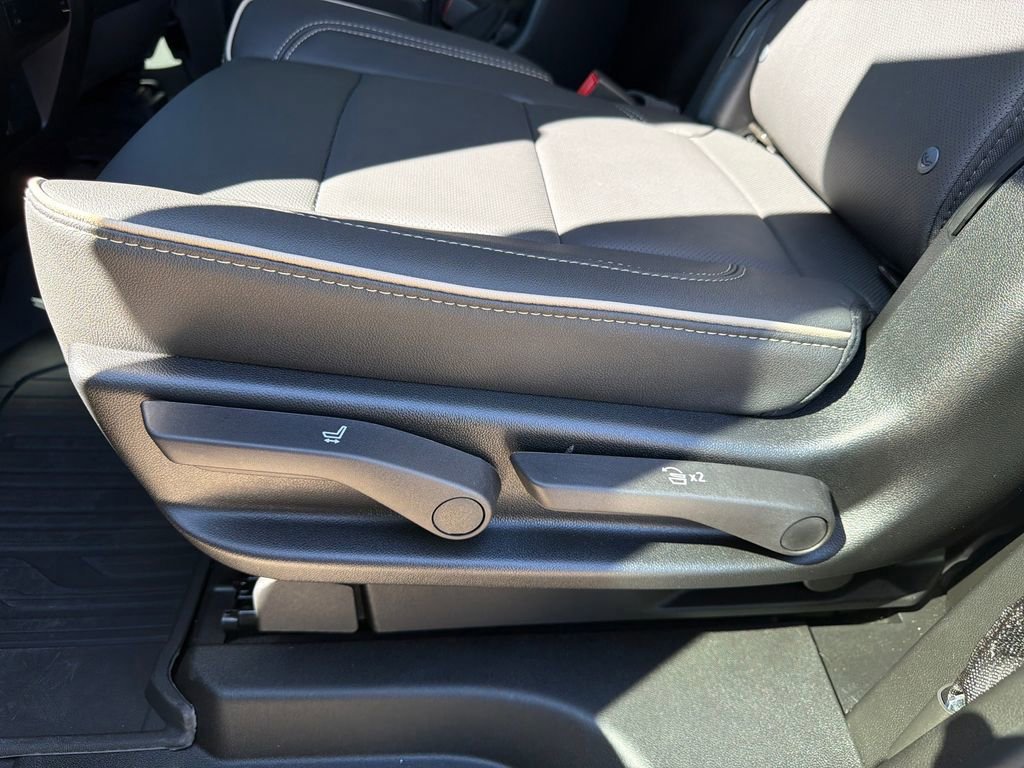 New 2026 GMC Yukon Elevation AWD/4WD image 19