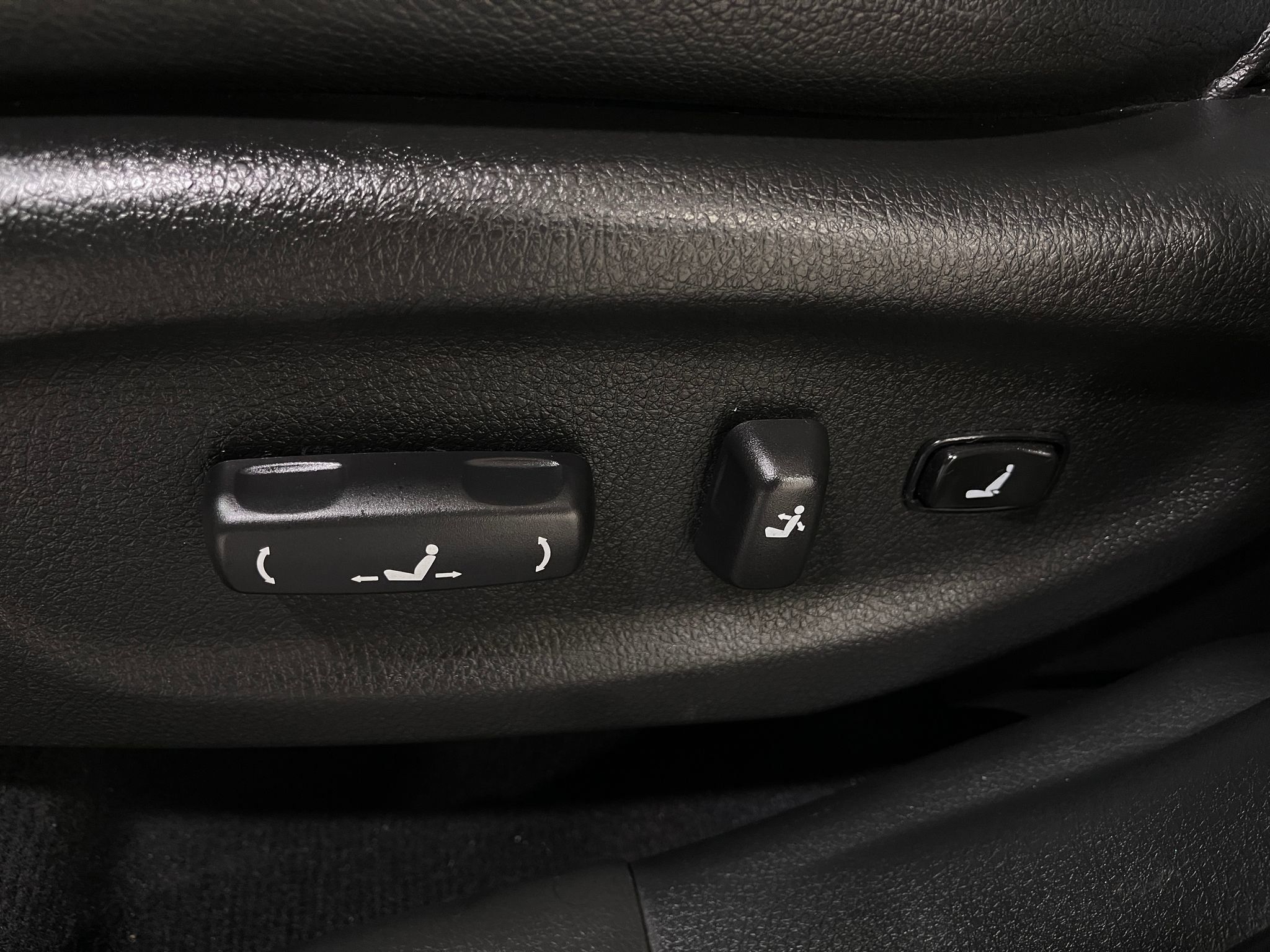 Used 2014 Kia Sorento SX w/ 3rd Row Package image 15