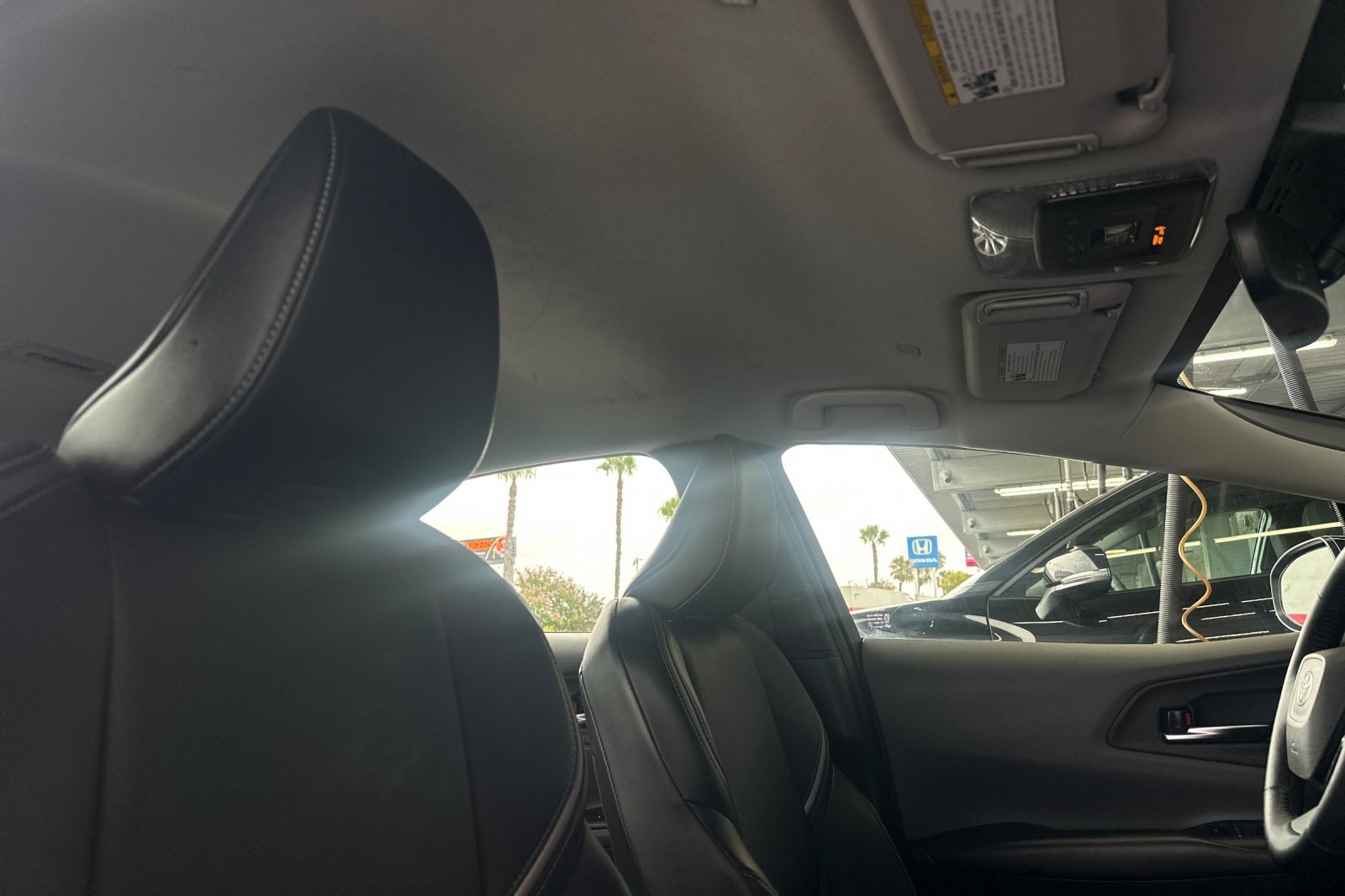 Certified 2025 Toyota Prius XLE FWD image 15