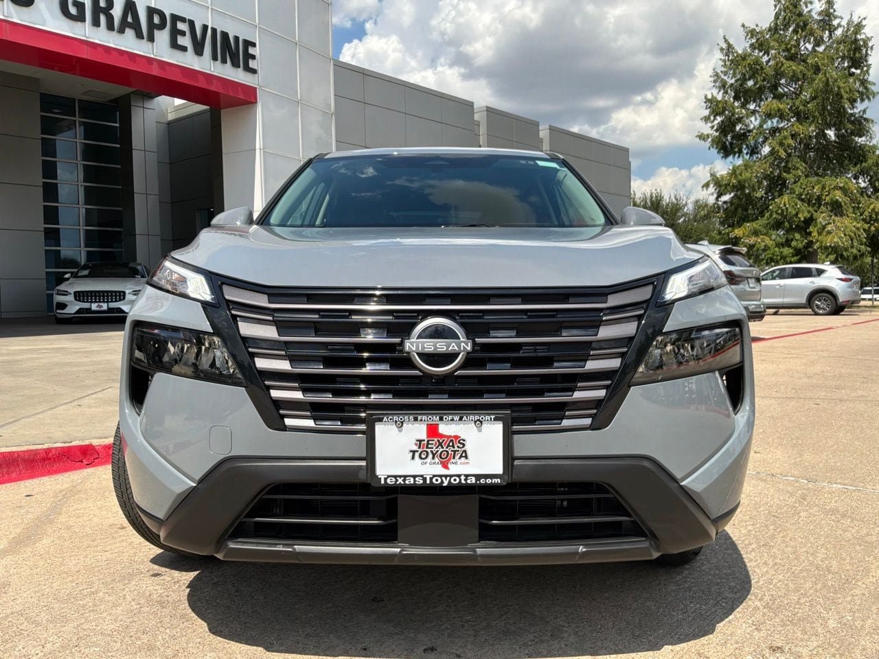 Used 2026 Nissan Rogue SV FWD image 3