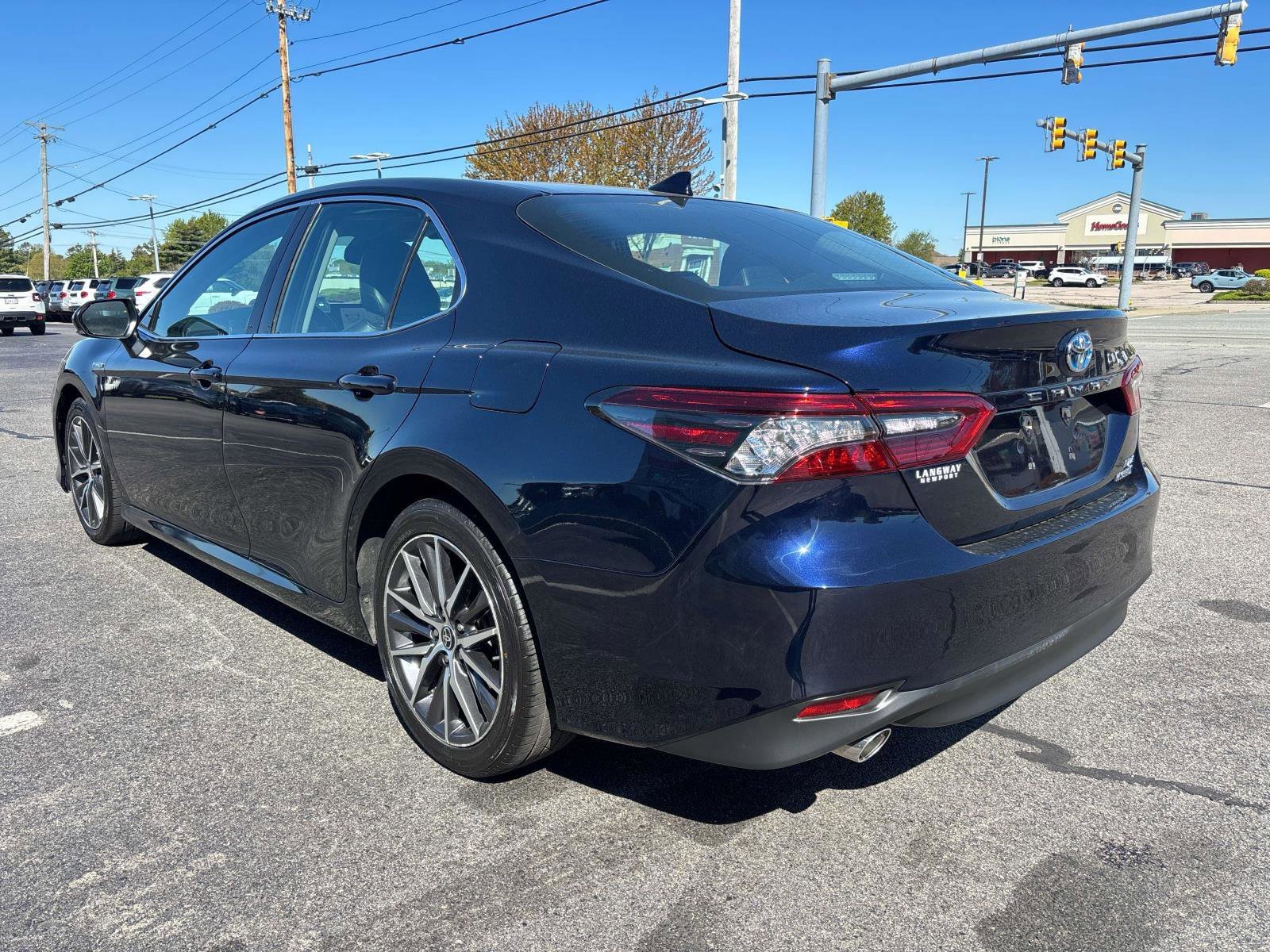 Used 2021 Toyota Camry XLE FWD image 5