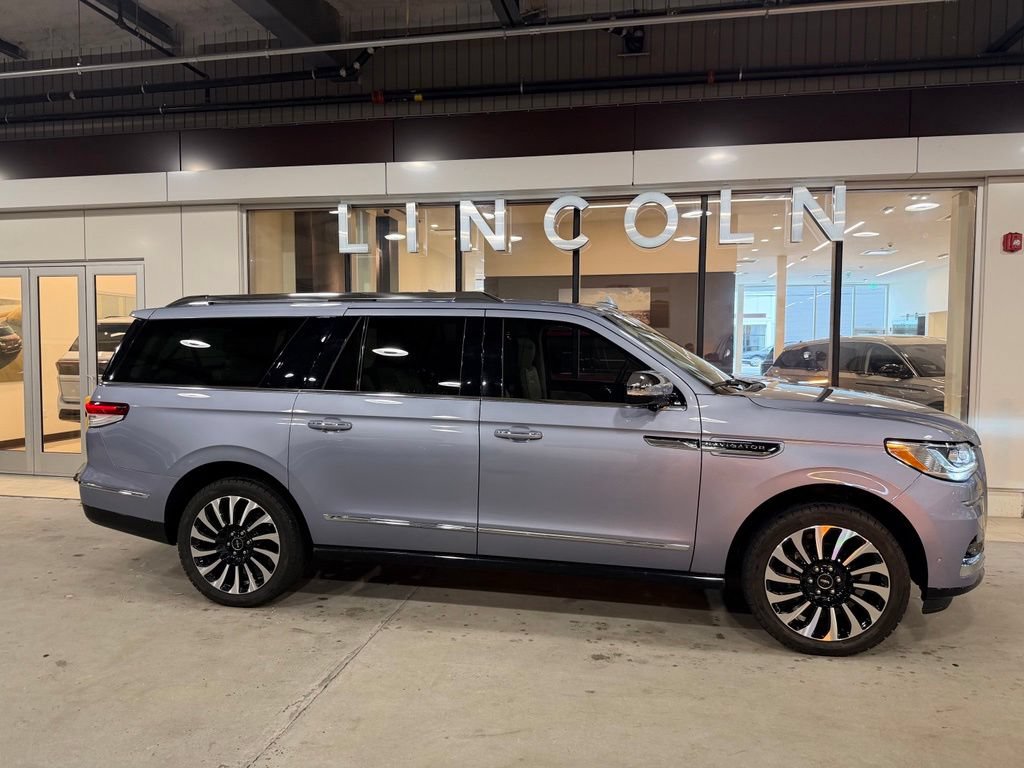 Used 2022 Lincoln Navigator L Black Label AWD/4WD image 4