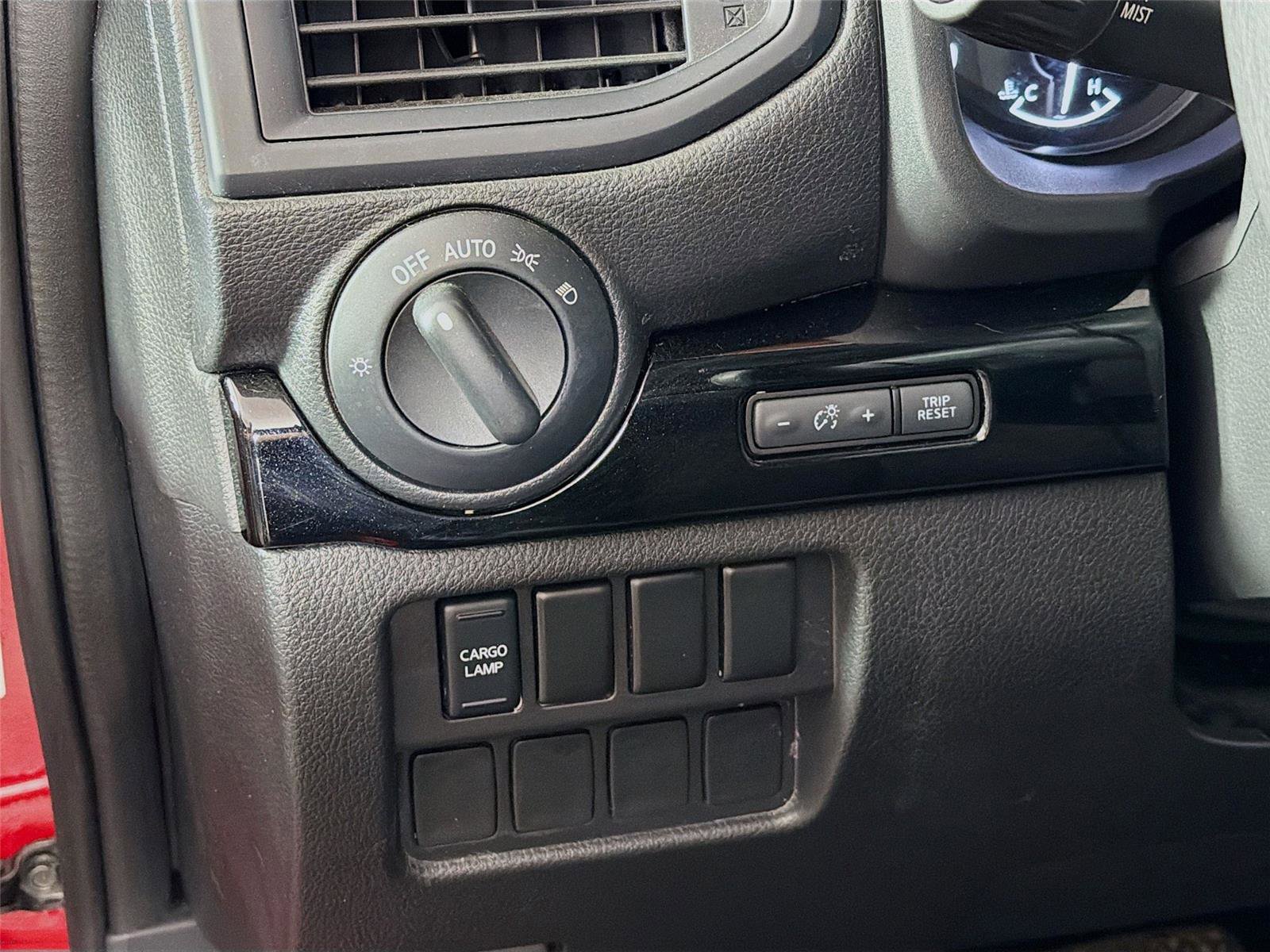 Used 2024 Nissan Titan SV AWD/4WD image 10