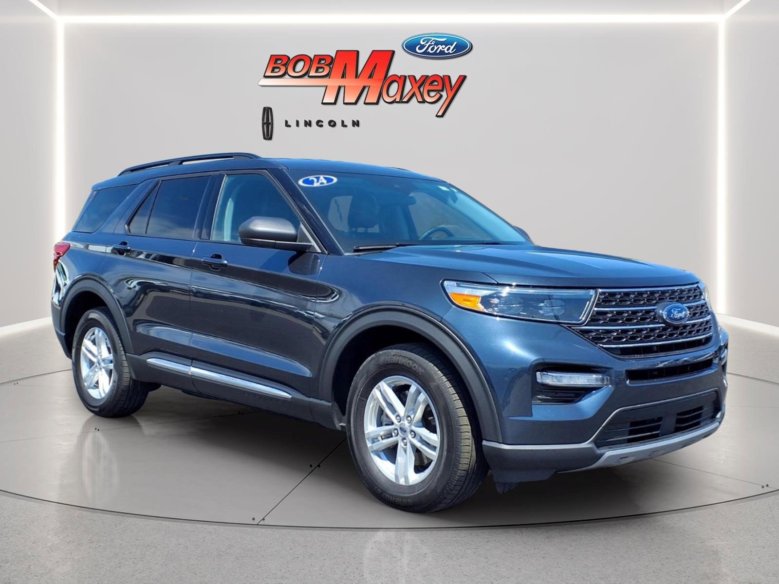 Used 2024 Ford Explorer XLT w/ Equipment Group 202A AWD/4WD image 3