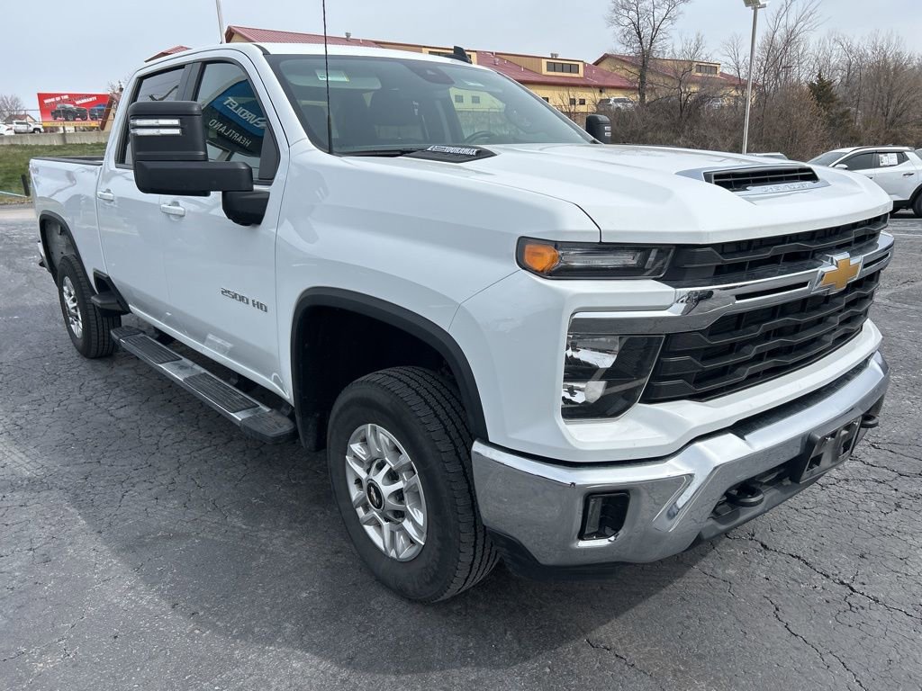 Used 2025 Chevrolet Silverado 2500 LT w/ Convenience Package image 3