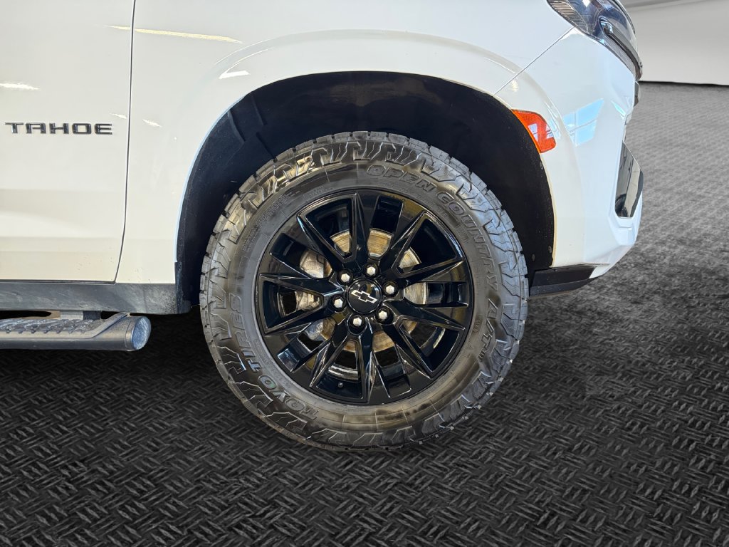 Used 2023 Chevrolet Tahoe Z71 w/ Luxury Package AWD/4WD image 11