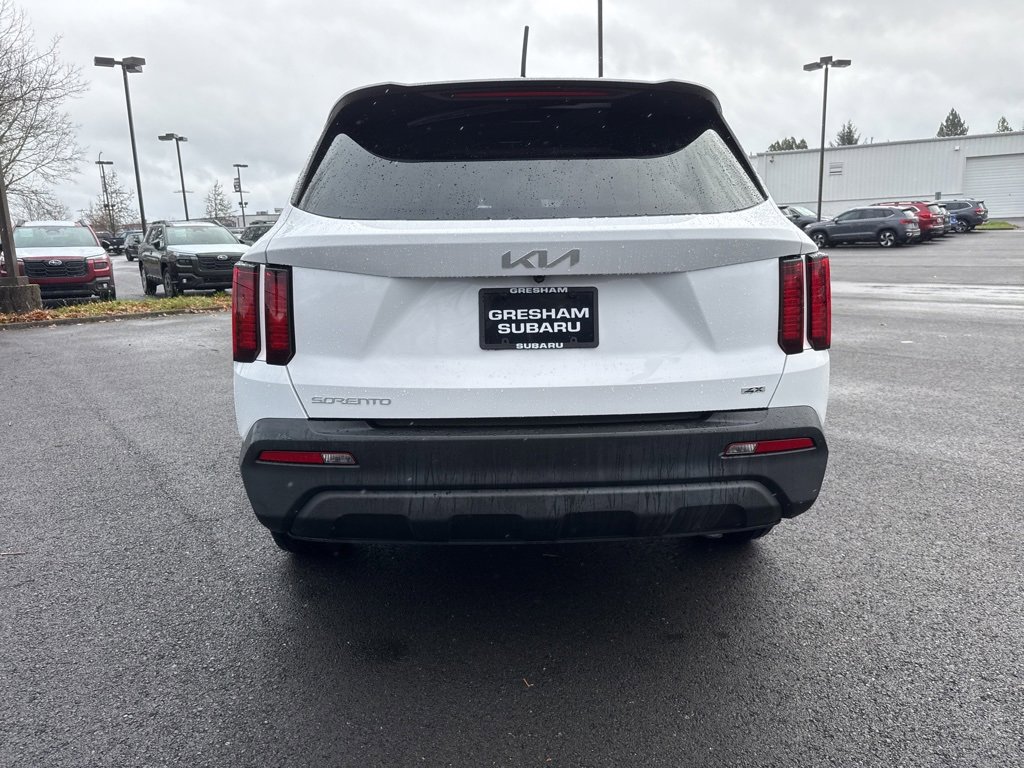 Used 2023 Kia Sorento LX image 6