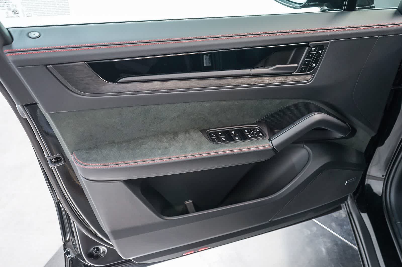 New 2026 Porsche Cayenne GTS AWD/4WD image 27