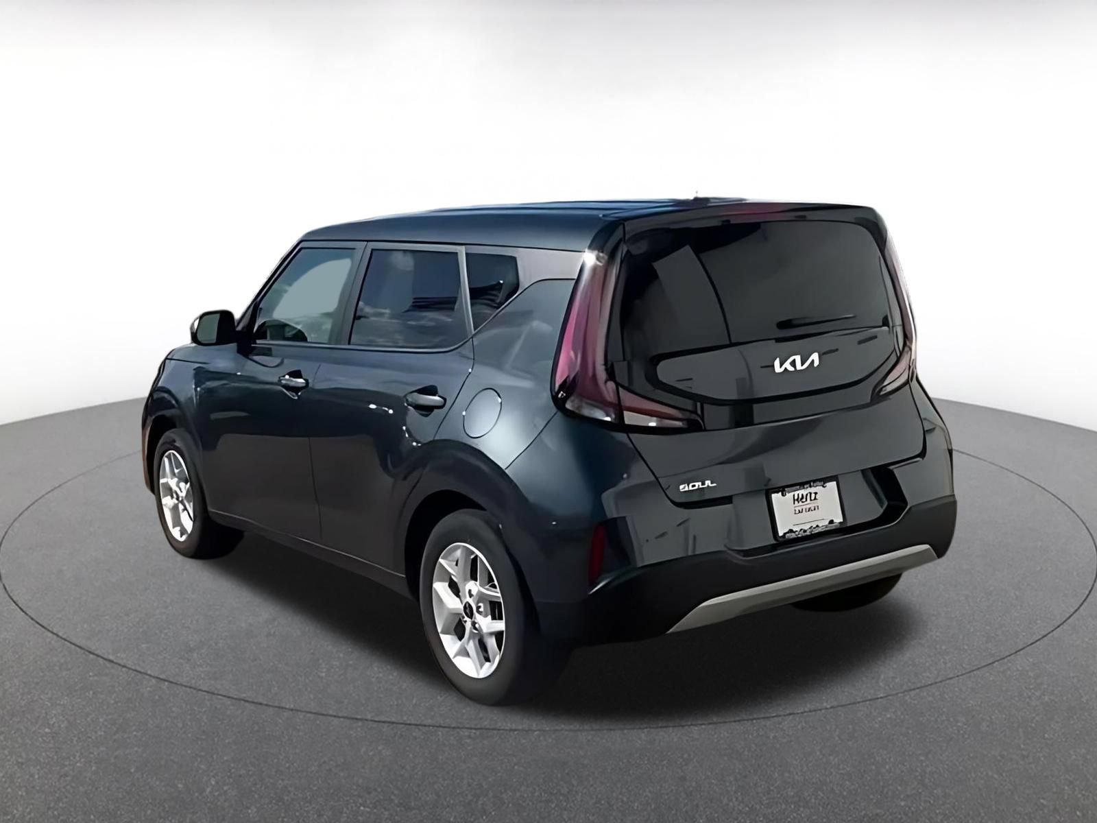 Used 2025 Kia Soul LX w/ LX Technology Package FWD image 8