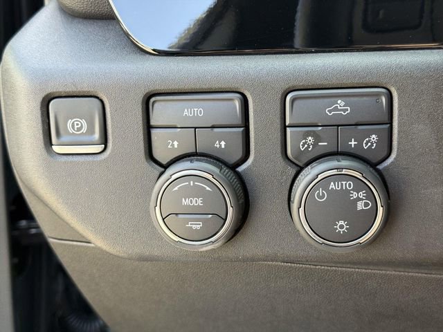 Used 2025 Chevrolet Silverado 1500 LT AWD/4WD image 17