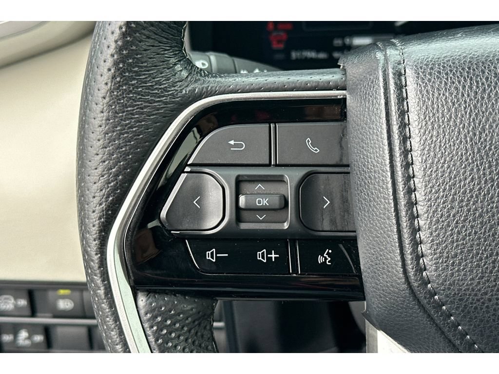 Used 2024 Toyota Sequoia Capstone AWD/4WD image 29