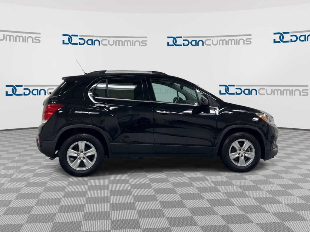 Used 2018 Chevrolet Trax LT w/ LT Convenience Package FWD image 9