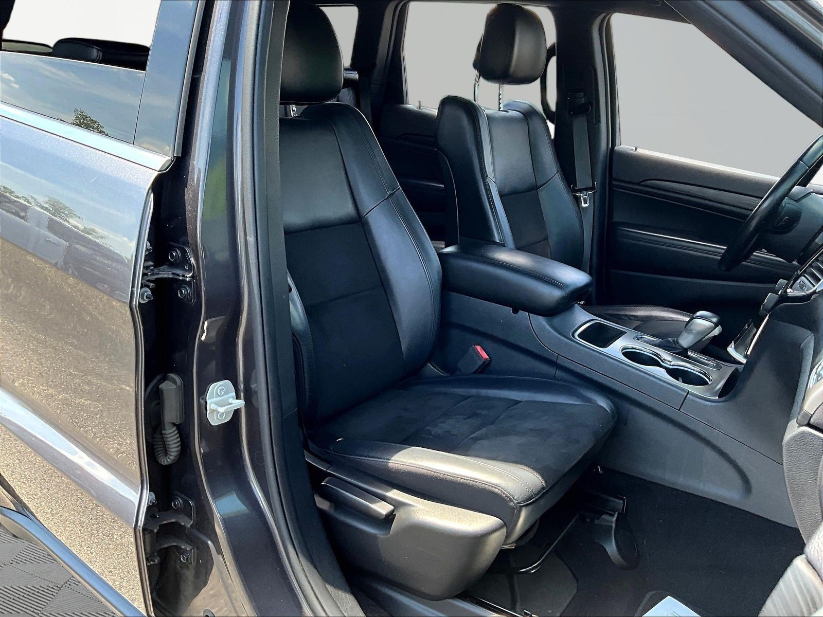 Used 2019 Jeep Grand Cherokee Laredo w/ Laredo X Package RWD image 29