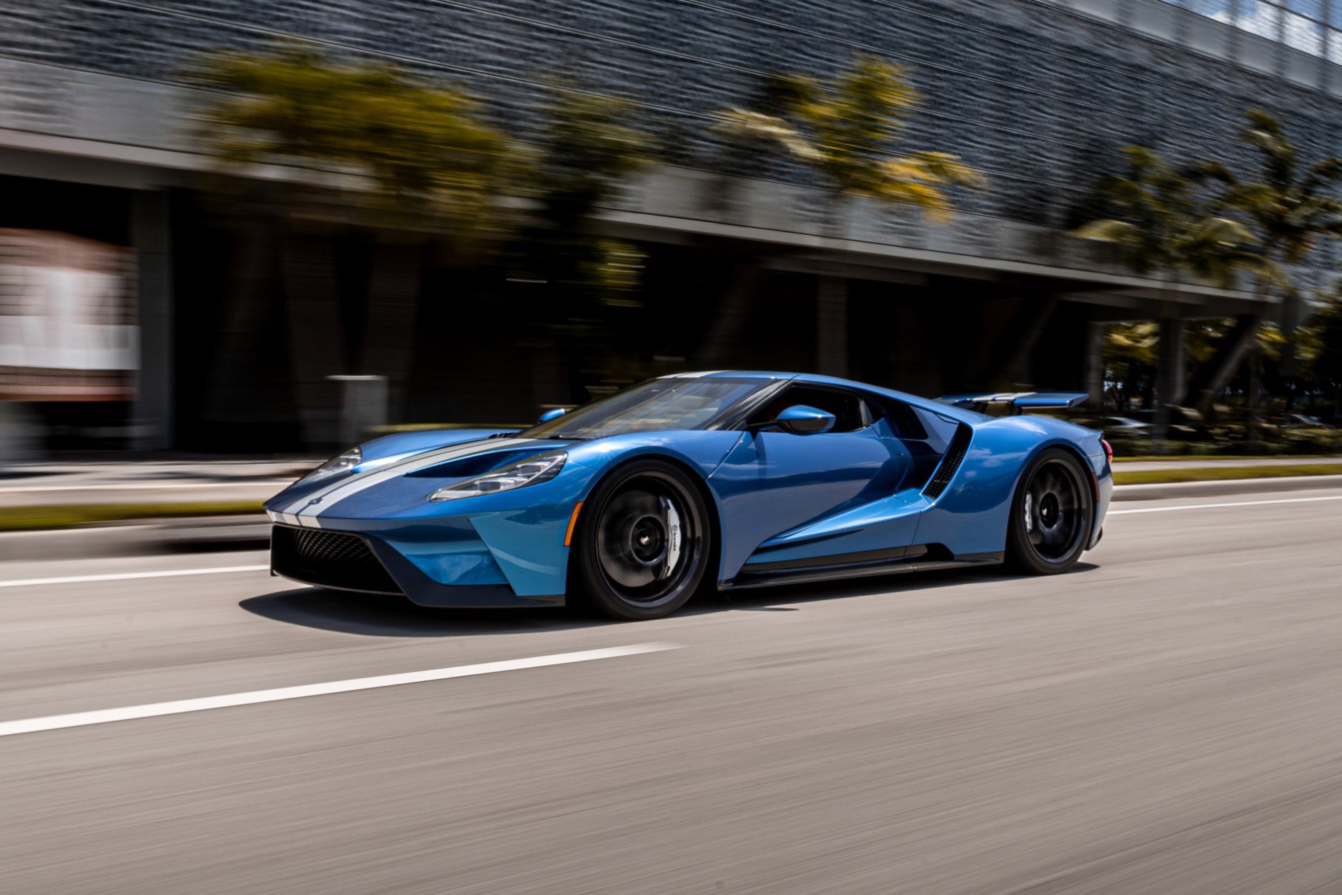 Used 2019 Ford GT image 2