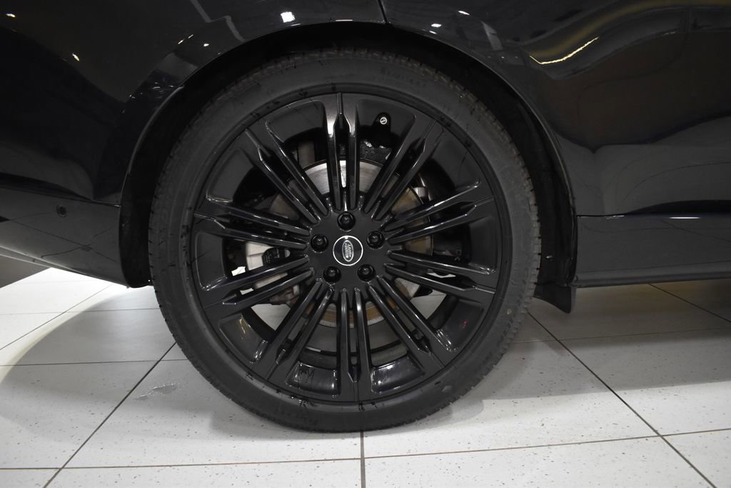 Used 2025 Land Rover Range Rover Long Wheelbase SE image 12