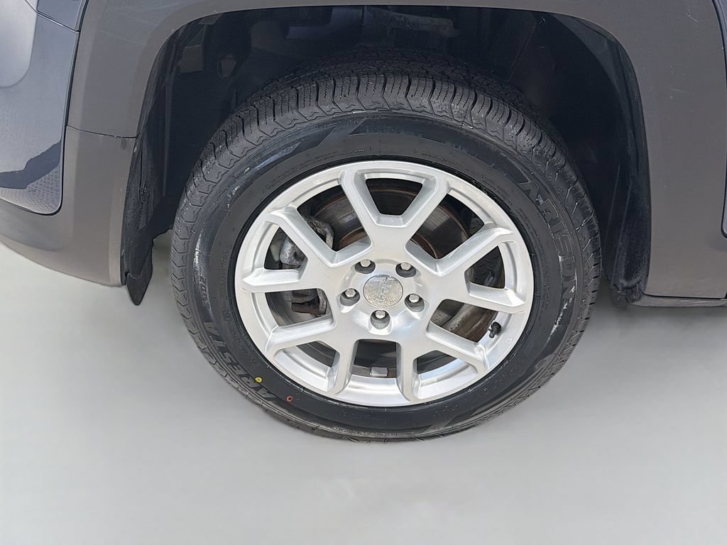 Used 2021 Jeep Renegade Latitude AWD/4WD image 29