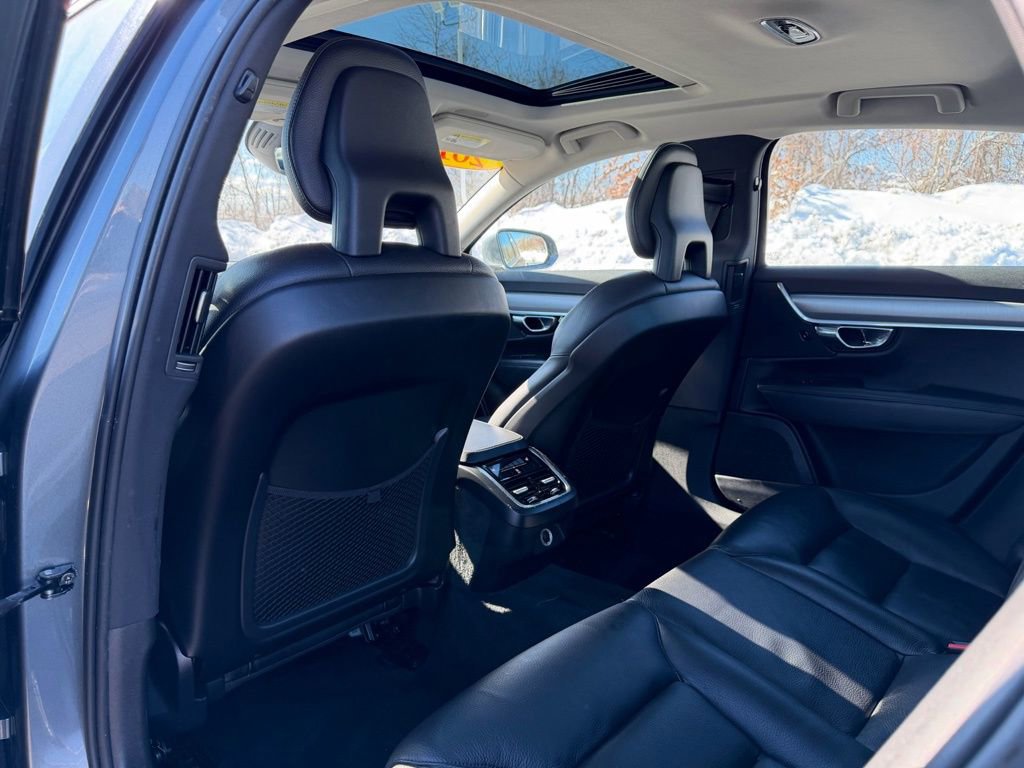 Used 2017 Volvo S90 T6 Momentum w/ Vision Package image 25