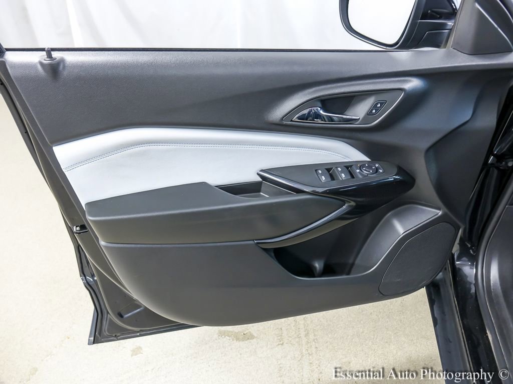 Used 2025 Chevrolet Trax LT w/ Driver Confidence Package FWD image 18