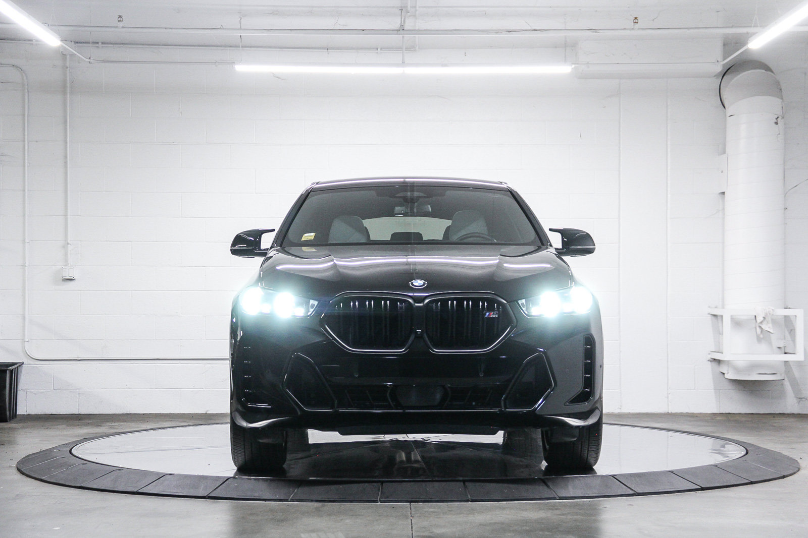 Used 2025 BMW X6 M60i AWD/4WD image 2