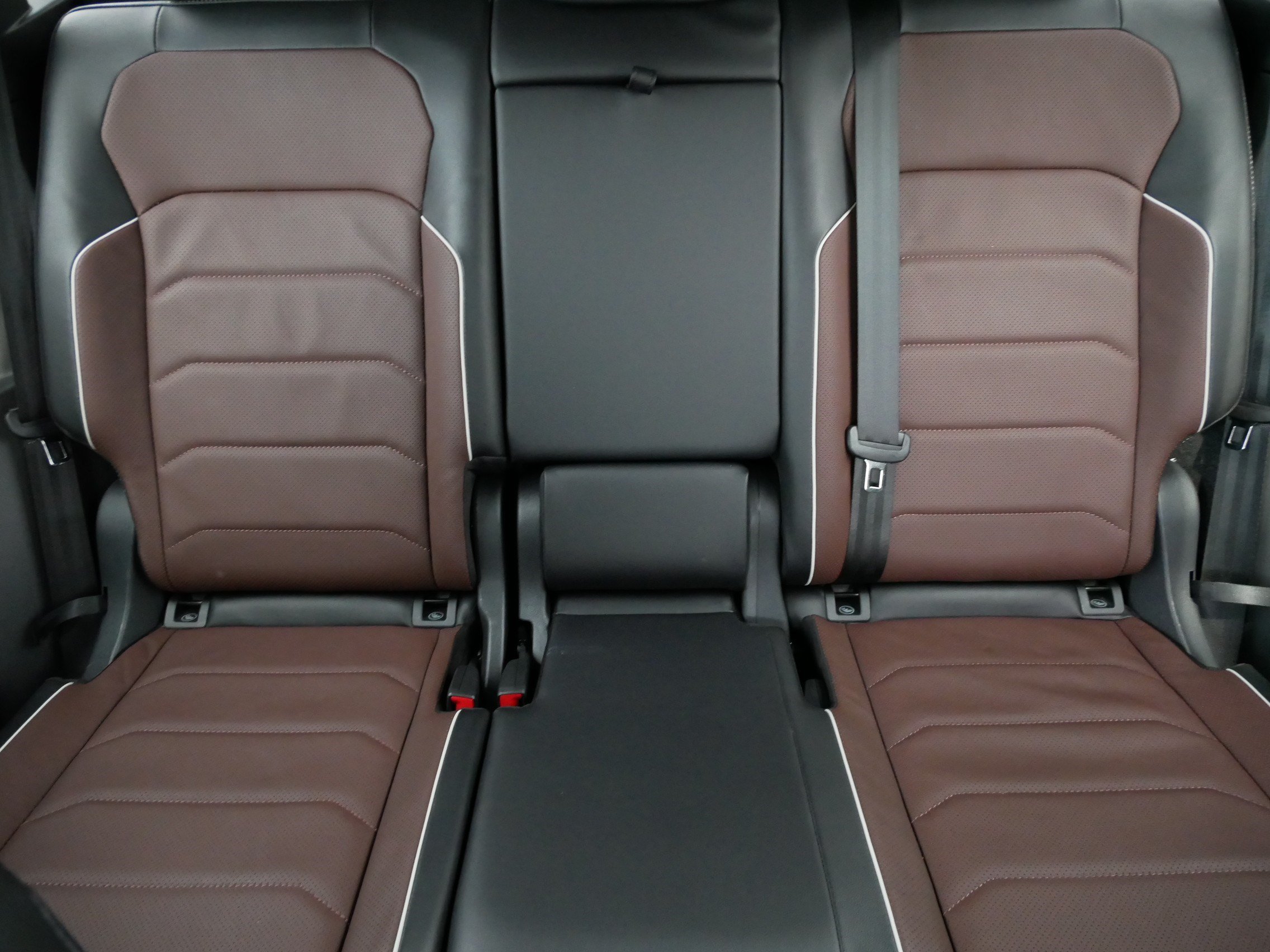 Certified 2024 Volkswagen Tiguan SEL R-Line w/ MDO Package, Two-Row AWD/4WD image 13