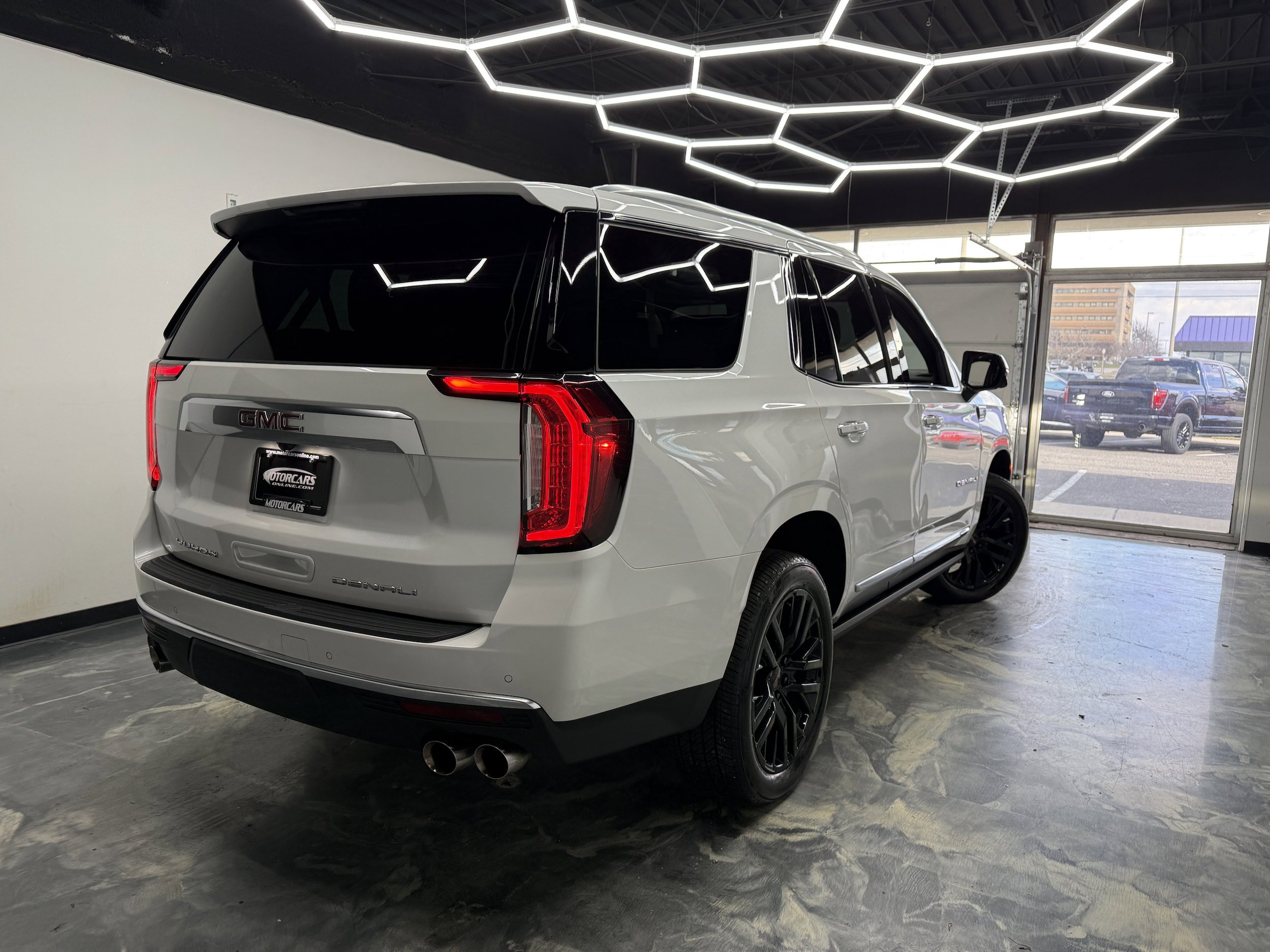 Used 2024 GMC Yukon Denali w/ Denali Reserve Package AWD/4WD image 5
