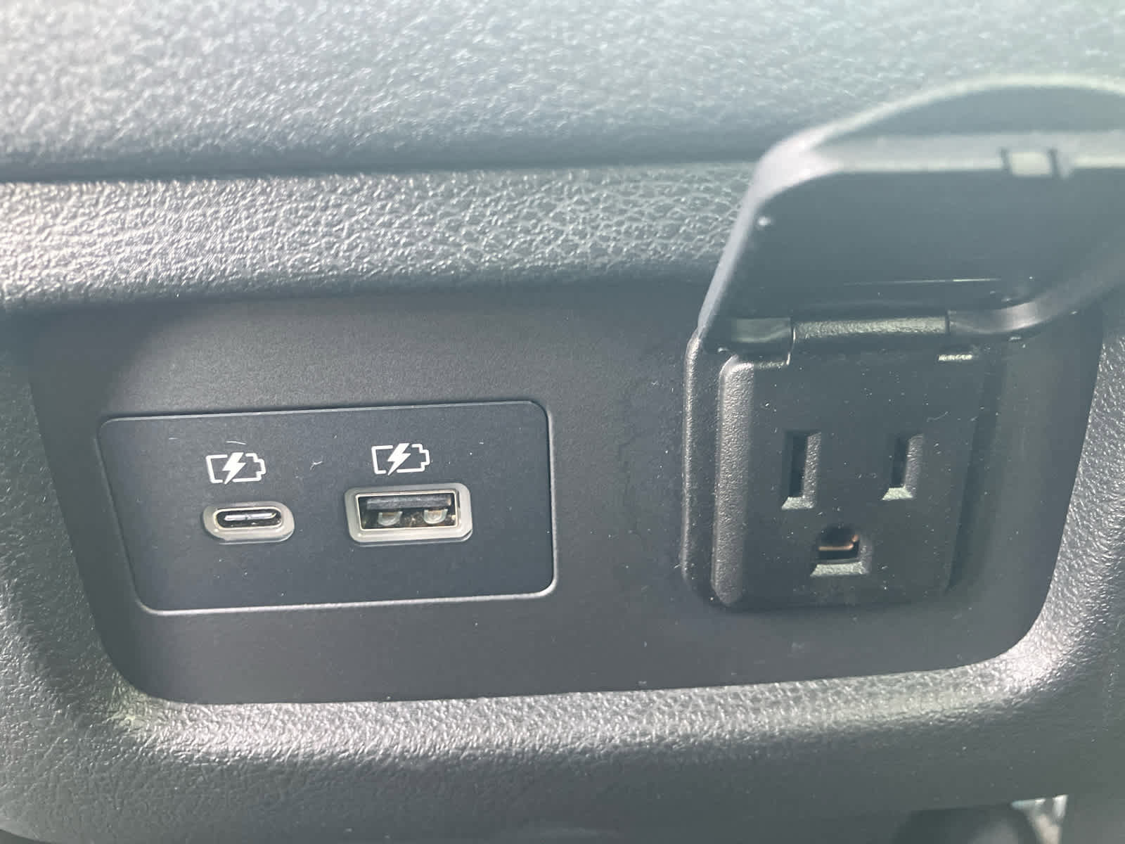 Used 2023 Nissan Pathfinder Platinum w/ Cargo Package image 40