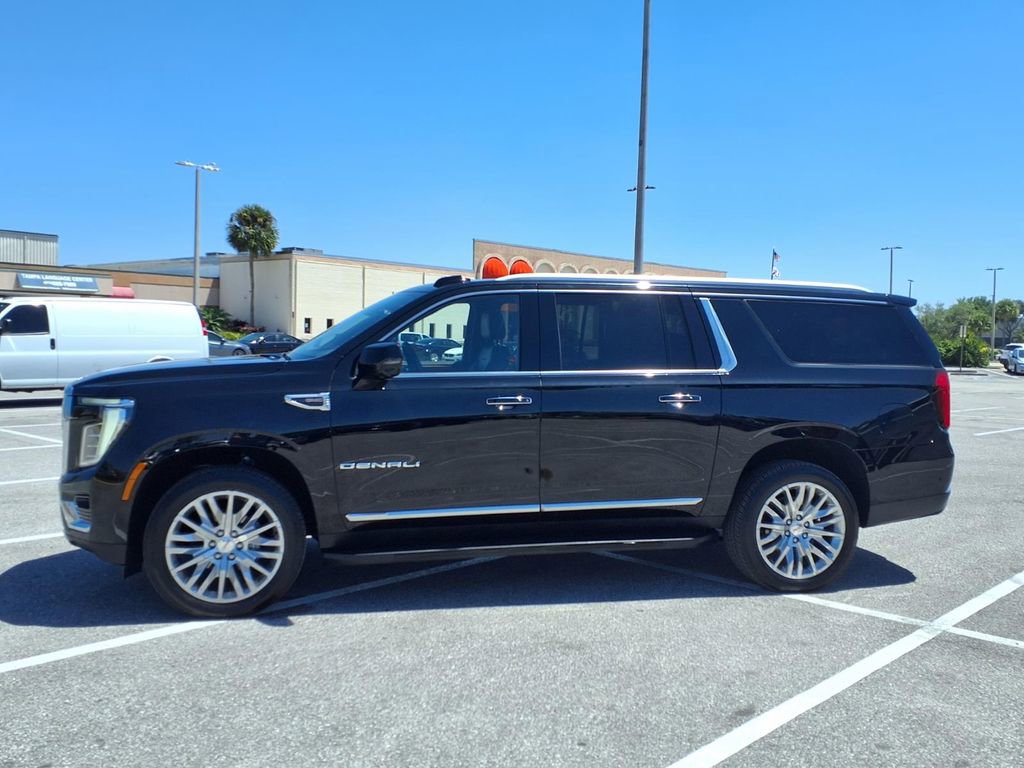 Used 2025 GMC Yukon XL Denali image 4