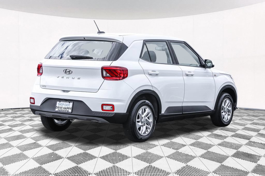 Used 2025 Hyundai Venue SE FWD image 11