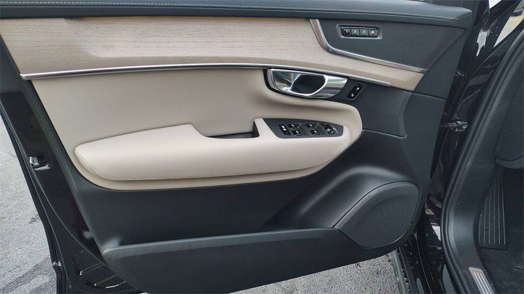 New 2026 Volvo XC90 B5 Plus image 8