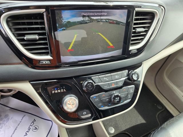 Used 2022 Chrysler Pacifica Touring-L FWD image 15