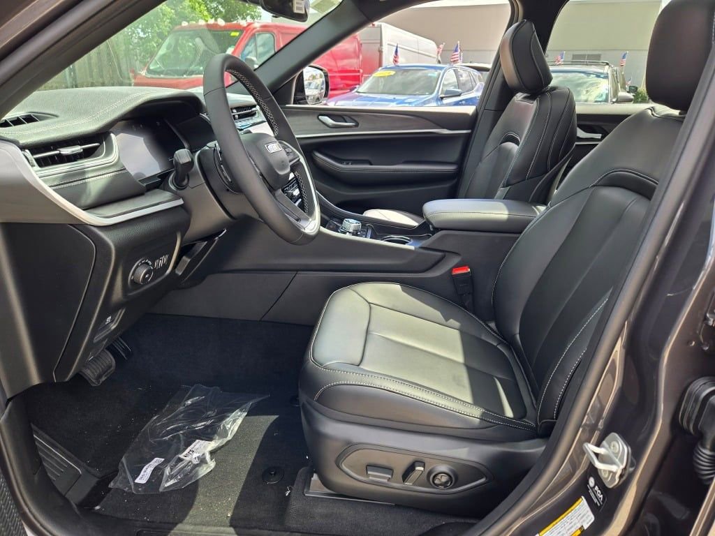 New 2025 Jeep Grand Cherokee Limited image 20