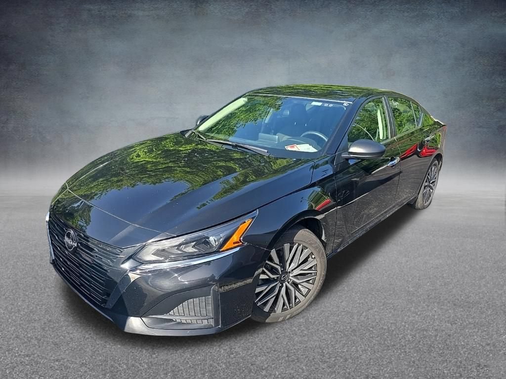 Used 2025 Nissan Altima 2.5 SV FWD image 3